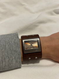 Roots leather watch