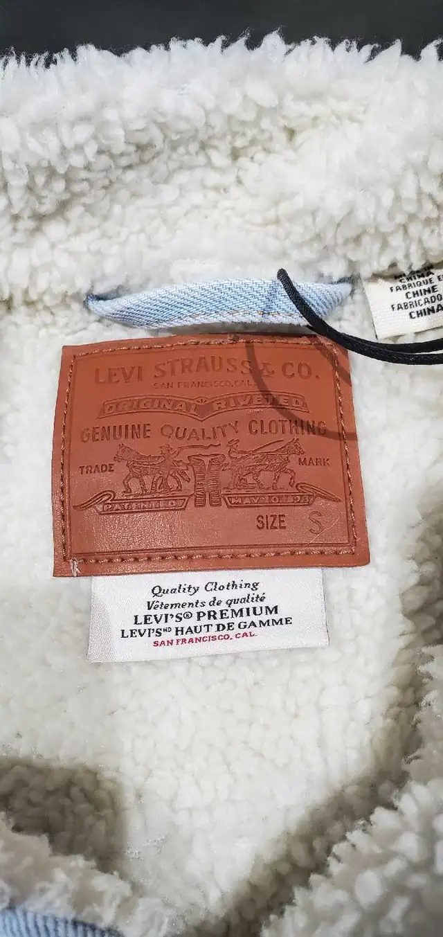 Levi's Heritage Trucker jacket in Women's - Tops & Outerwear in City of Toronto - Image 4