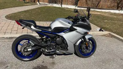 Posting for my Dad: 2017 Yamaha FZ6R 600 cc liquid-cooled, 4-stroke; DOHC, 16 valve; fuel injection...