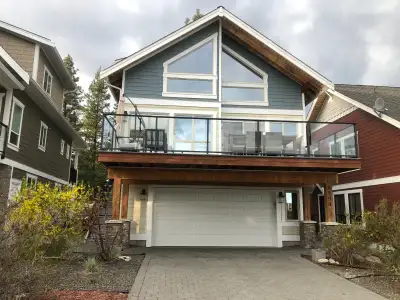 Escape to the stunning Westside of Okanagan Lake! This cozy 2-bedroom + loft, 2-bath furnished cotta...