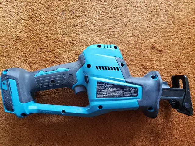 Makita DJR189 18V LXT Brushless Reciprocating Saw (sawzall) in Power Tools in Mississauga / Peel Region - Image 6