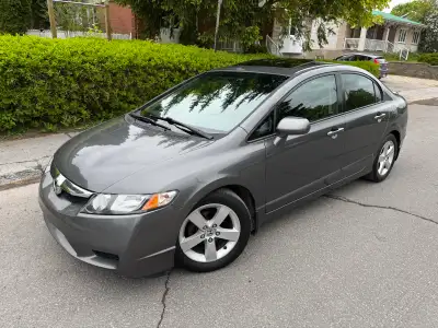 2011 Honda Civic Automatique avec 139,000km. Modèle SE (Special Edition) Tout Équipée avec air clima...