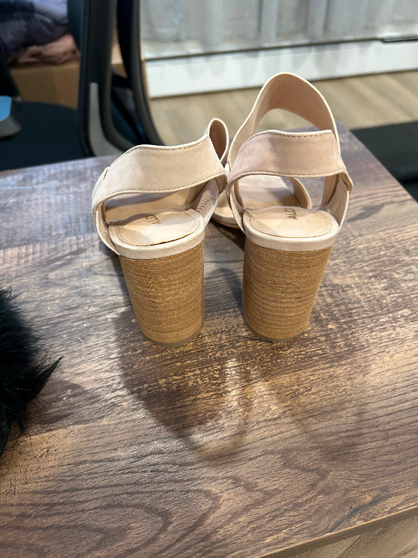 Sandales Aldo grandeur 8.5 dans Femmes - Chaussures  à Sherbrooke - Image 3