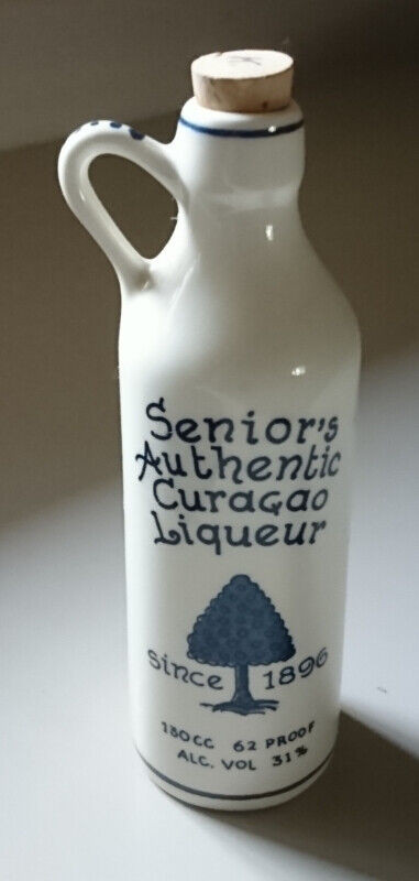 Vintage Delft Blue Chobolobo Curacao Porcelain Decanter in Arts & Collectibles in Oshawa / Durham Region - Image 2