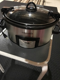 Crock pot slow cooker 