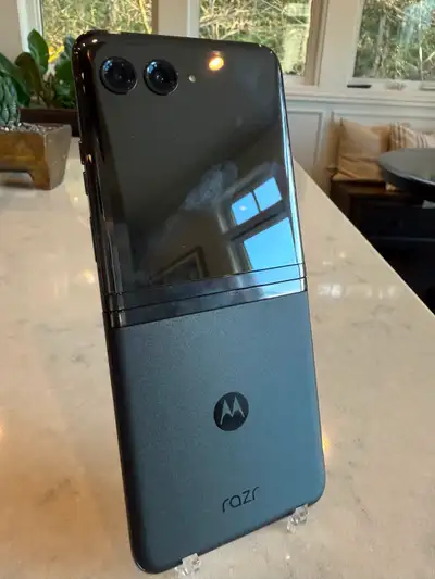 Never Been Used! Motorola RAZR+ foldable smartphone 2023 256 GB ensures seamless multitasking and ra...