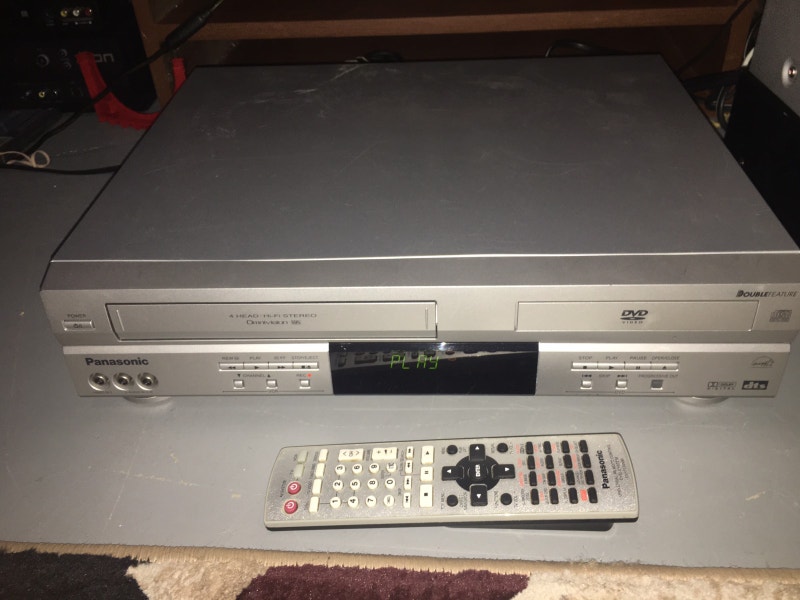Panasonic VCR for VHS movies / DVD player combo CDs, DVDs & Bluray