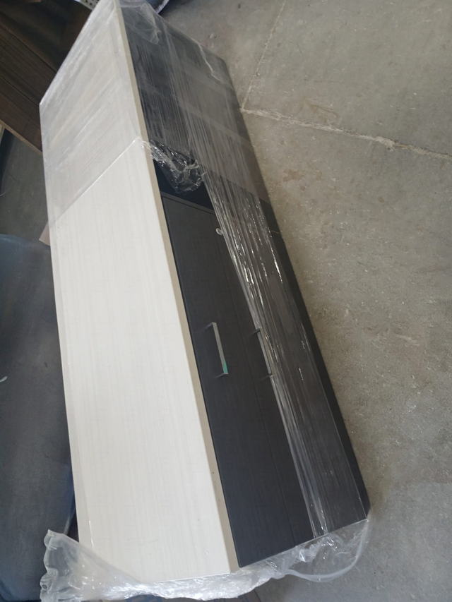 Modern Office Credenza in Desks in City of Toronto - Image 3