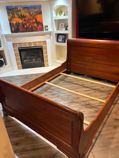 Mahogany sleigh bed (queen size), View more