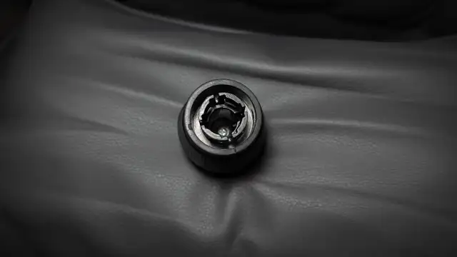 pommeau de vitesse (manuelle) nissan sentra authentique in Auto Body Parts in Longueuil / South Shore - Image 5