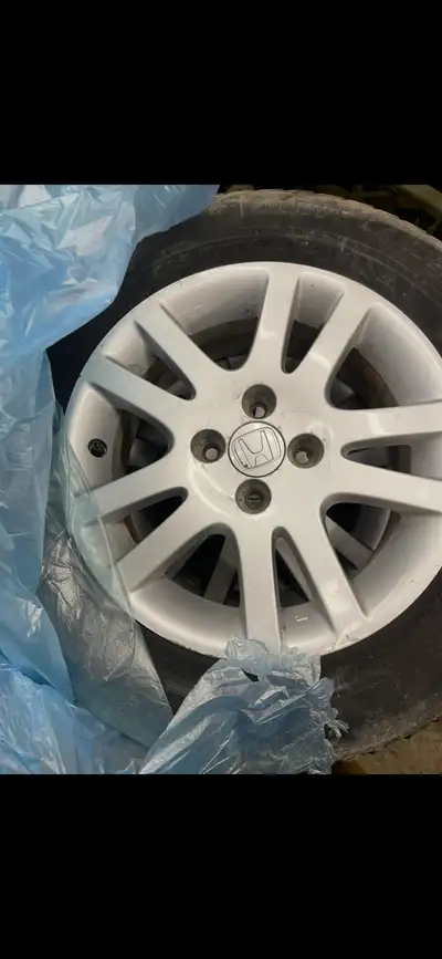 These Honda Civic rims have a 4x100mm bolt pattern, these rims are used, came off of a 1996 Honda Ci...