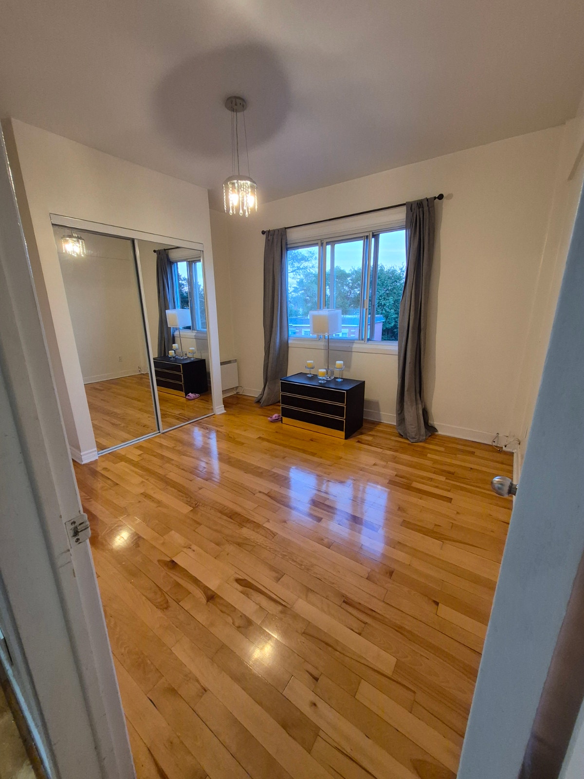 Trois chambres à louer - Apartment — photo 1