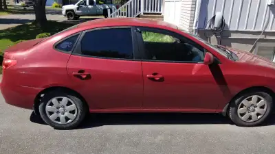 Hyundai Elantra 2007 automatique – 2.0L – Rouge – 2000$ Hyundai Elantra 2007 à vendre, très économiq...