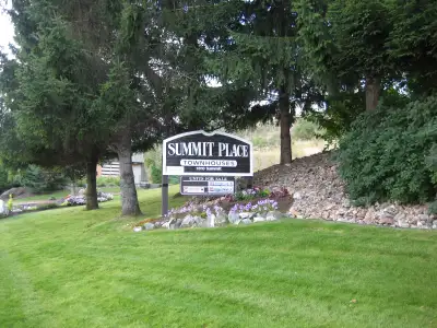 2 bedroom apartment condo for rent in Summit Pleace in Upper Sahali. Newer kitchen and flooring. One...