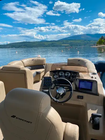 23 foot tritoon with 200 yamaha 2021 bar folds into big sun bed