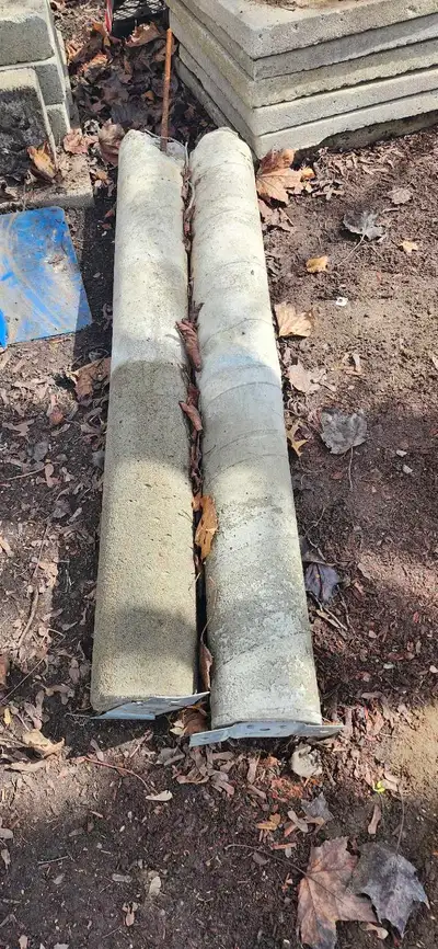 2 pieux de béton à donner , View more