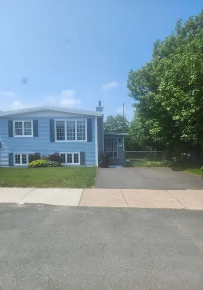 STUNNING 3-BEDROOM MAIN UNIT FOR RENT – EXCELLENT LOCATION! Location: Near Avalon Mall, St. John’s (...