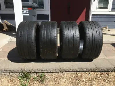 295/35R21/XL 107Y Tread wear 220