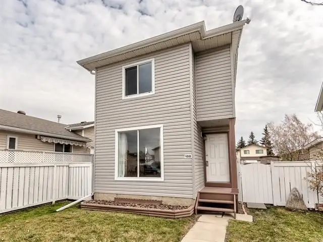 Spacious 3-Bedroom Taradale Home with Double Garage & Fenced Yar