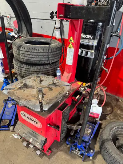 Semi automatic Unite UT1202 tire machine Ranger Balancer DST2420 Both machines working order, balanc...