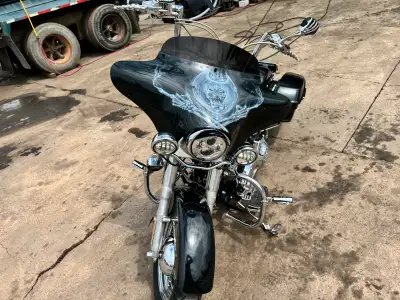 Rebuilt the 88 to a 96 , has a lot of add ons . 6200km on new motor . Newer style saddle bags, led l...