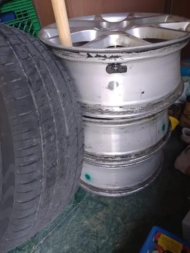 19x7 5x127 (5x5) rims off a 2015 Dodge Journey in Tires & Rims in Ottawa - Image 4