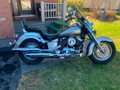 Yamaha V Star classic 650 in mint condition new battery newer Michelin tires floor boards handle bar...
