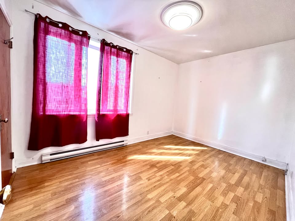 Upper duplex  quartier  CDN  4 1/2  peut louer en chambre — photo 3