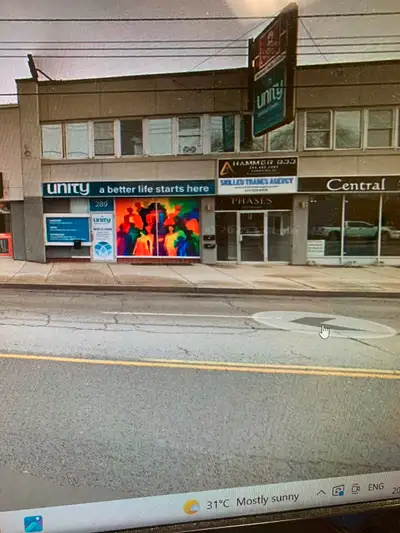 Approxiimately 1000 Sq Ft commercial office space, fully renovated with kicthenette and ample parkin...
