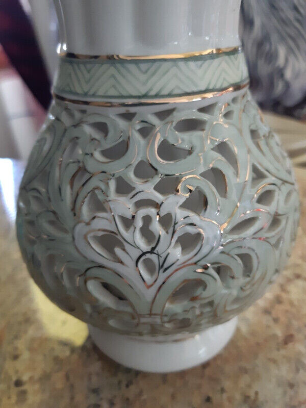 3DBisque Hummingbird Vase/Pierced Cylinder Vase/Large Brown Vase in Arts & Collectibles in St. Catharines - Image 3