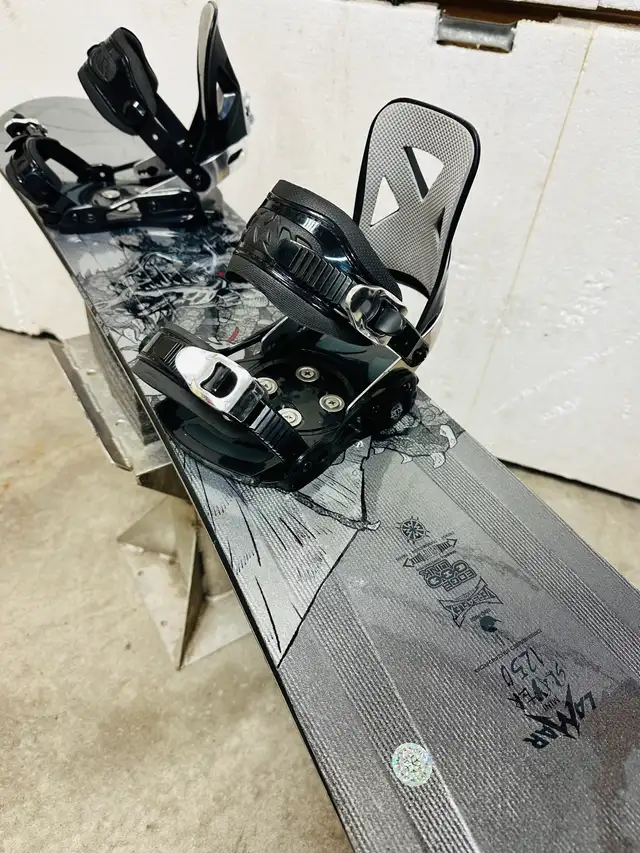 Lamar kids snowboard 125 cm with Lamar jr bindings in Snowboard in Markham / York Region - Image 5