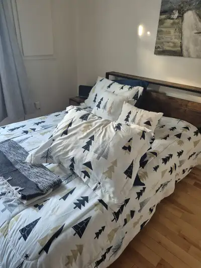 Lit double avec matelas, View more