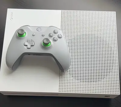 Xbox One Series S - everything works. Comes with plugs and a controller. $250. Happy to send a video...