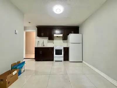 COZY 1-BEDROOM MAIN LEVEL UNIT IN PRIME LOCATION Text or Call to View: (647) 249-2260 Welcome to you...