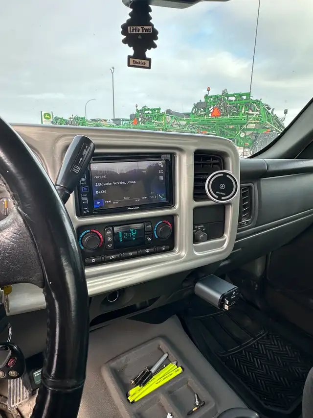 2004 GMC Sierra 2500HD Duramax Diesel 6.6L For Sale in Cars & Trucks in Regina - Image 9