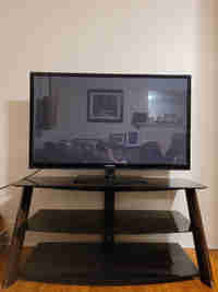 40 inch Samsung HD TV with TV Stand & Remote in TVs in Hamilton