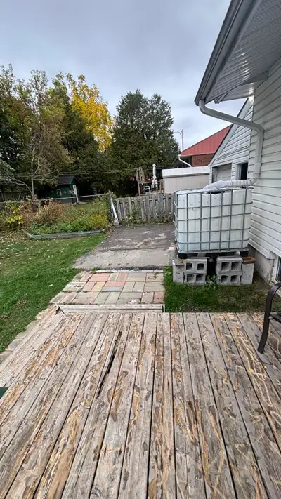 2bedroom 1 hall 1 kitchen 1washroom &laundry avilable rent in April 1 or may 1 for 1600$ utilities i...