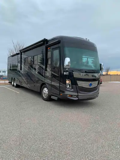 • Private Sale - NO GST • Beautiful, well maintained, exceptional Floorplan • 45' Tag Axle Diesel Co...