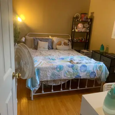 room available for rent near franklin blvd plaza (within 15 min walk) in a very clean detached house...