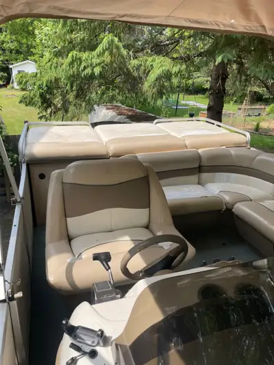 2000 25' SunTracker Pontoon with Trailer – Ready for Summer Fun! Looking for the perfect pontoon to...