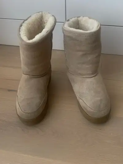 real leather shearling boots sz 7 , View more