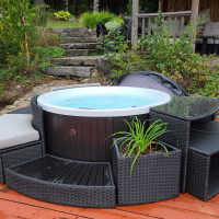 Okanagan Floor Model Portable Hot Tubs - IN STOCK FOR PICKUP