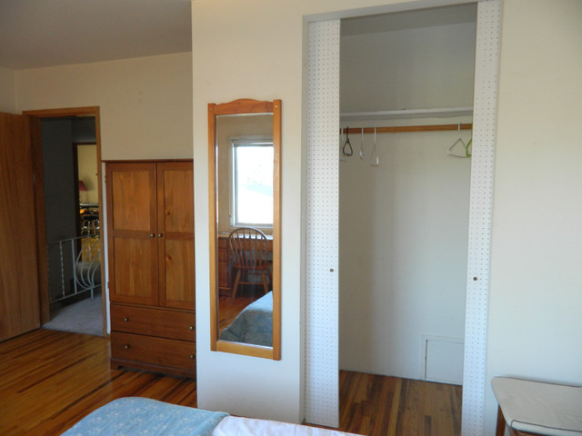 SPACIOUS, BRIGHT BDRM W/MTN VIEWS IN DELUXE HOME~All Inclusive ! in Room Rentals & Roommates in Vancouver - Image 4