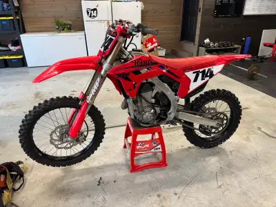 Must see in person! Super clean, 60hrs, MP1 suspension, new chain & sprockets, new brake pads, Ready...