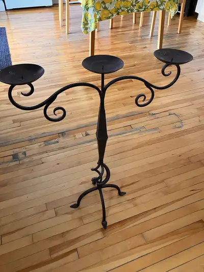 Gros chandelier fer forgé sur pied  3 bougies / Iron candlestick, View more
