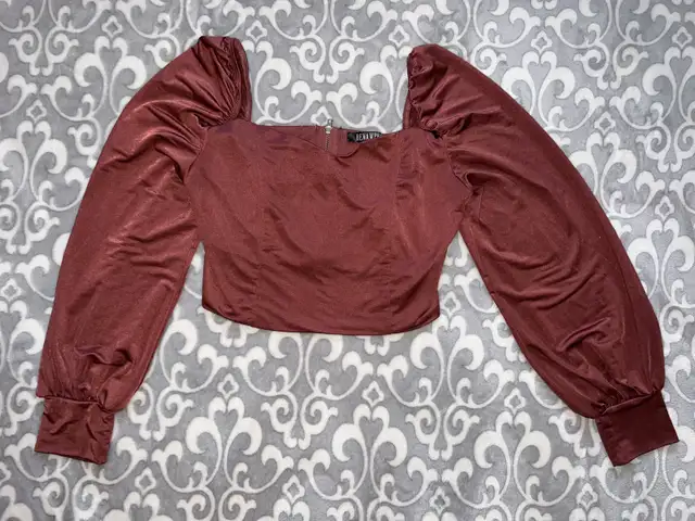 Revamped Women’s Long Sleeve Cropped Burgundy Top   in Women's - Tops & Outerwear in Oshawa / Durham Region - Image 2