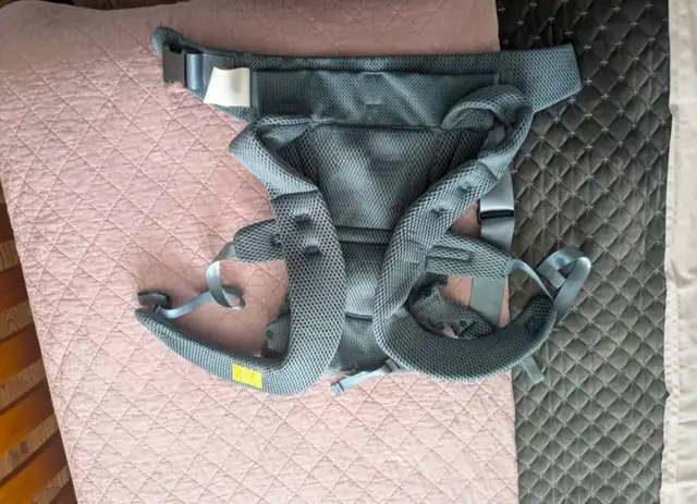 Baby carrier in Strollers, Carriers & Car Seats in Sudbury - Image 3