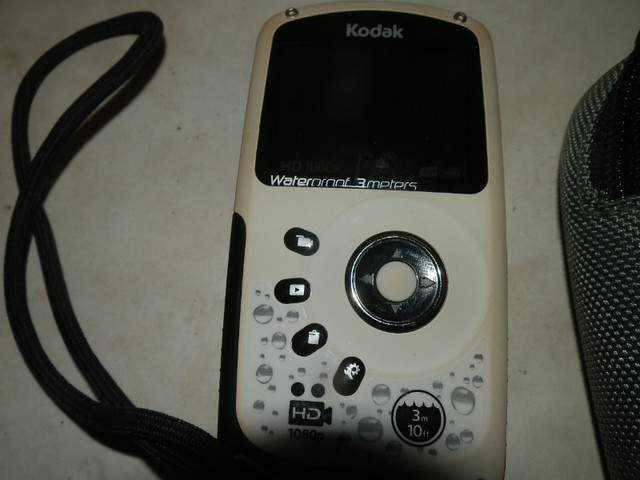 Kodak PlaySport (Zx3) HD Waterproof Pocket Video Camera (Black) in Cameras & Camcorders in City of Halifax - Image 2