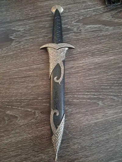 Mini replica of Frodo's sword "Sting". Item is 11" long and the blade is stainless steel.