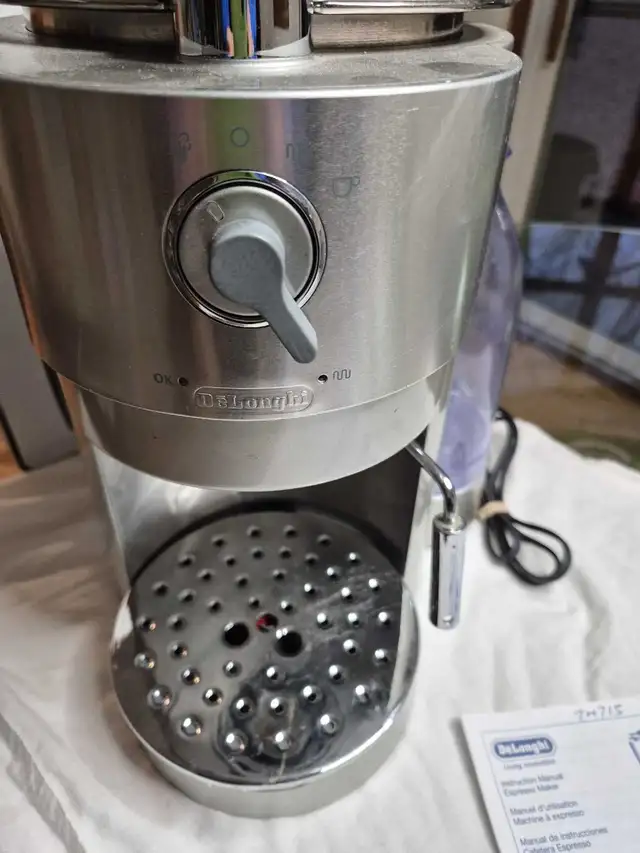deloghi espresso maker in Coffee Makers in Ottawa - Image 2